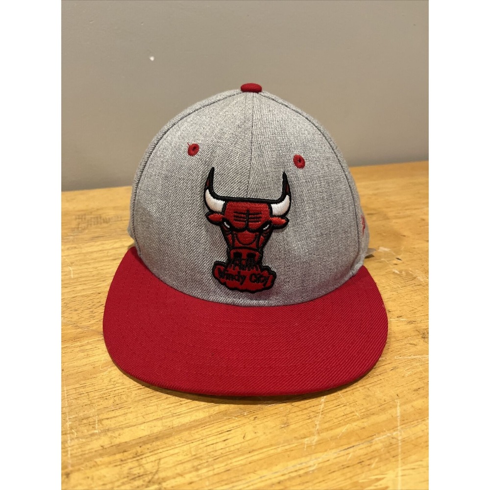 New Era 59FIFTY Chicago Bulls Ball Cap Snapback Hat Windy City Gray Red